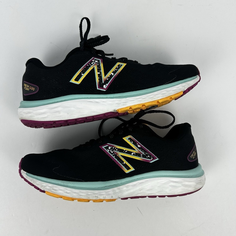 New Balance® (Women's 8 B) Fresh Foam™ Running Shoes in Black Surf - Picture 4 of 9